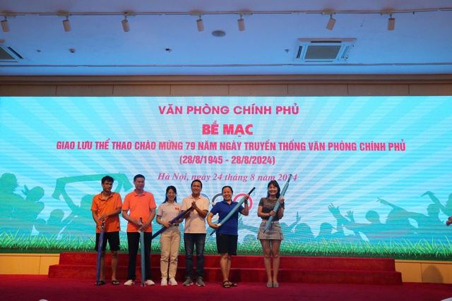 Sôi nổi giao lưu văn hóa, thể thao chào mừng ngày truyền thống VPCP- Ảnh 8.