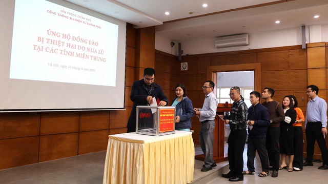 Cổng thông tin điện tử Chính phủ quyên góp, ủng hộ đồng bào lũ lụt miền Trung- Ảnh 3.