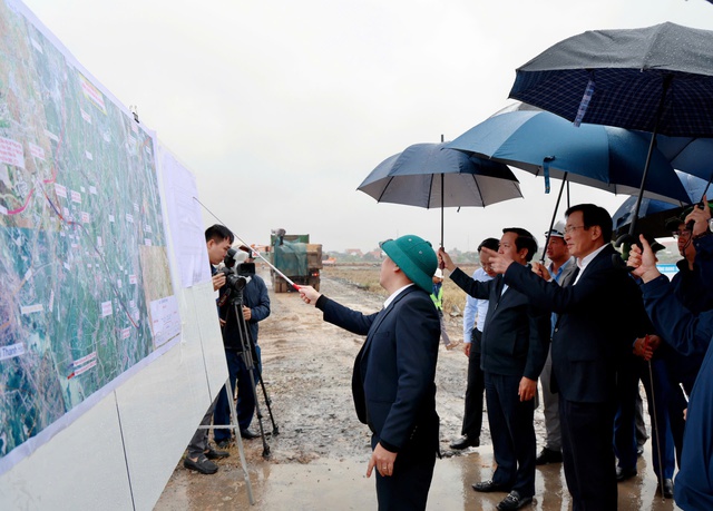 Tháo gỡ khó khăn, thúc đẩy tăng trưởng và hoàn thiện chính quyền hai cấp tại Ninh Bình- Ảnh 2. Tháo gỡ khó khăn, thúc đẩy tăng trưởng và hoàn thiện chính quyền hai cấp tại Ninh Bình- Ảnh 2.