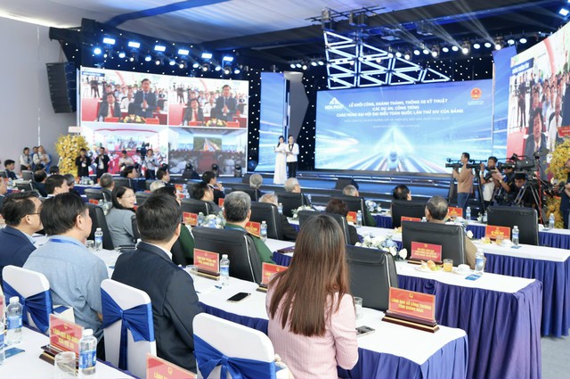 Bộ trưởng, Chủ nhiệm Trần Văn Sơn dự Lễ khởi công Dự án sản xuất ray đường sắt và thép đặc biệt Hòa Phát Dung Quất- Ảnh 2. Bộ trưởng, Chủ nhiệm Trần Văn Sơn dự Lễ khởi công Dự án sản xuất ray đường sắt và thép đặc biệt Hòa Phát Dung Quất- Ảnh 2.