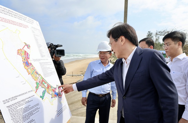 Bộ trưởng, Chủ nhiệm VPCP Trần Văn Sơn khảo sát dự án khu đô thị tại Quảng Ngãi- Ảnh 1.