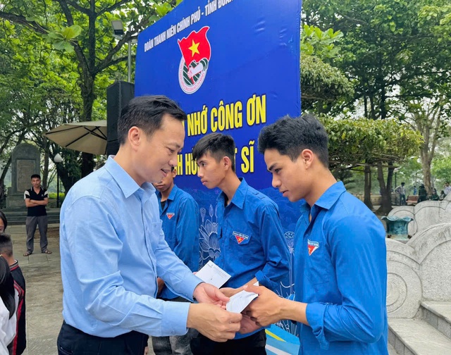 Đoàn Thanh niên Chính phủ tri ân các gia đình có công cách mạng- Ảnh 2. Đoàn Thanh niên Chính phủ tri ân các gia đình có công cách mạng- Ảnh 2.