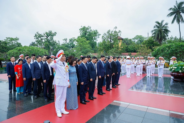 Đoàn đại biểu Văn phòng Chính phủ vào Lăng viếng Chủ tịch Hồ Chí Minh- Ảnh 4. Đoàn đại biểu Văn phòng Chính phủ vào Lăng viếng Chủ tịch Hồ Chí Minh- Ảnh 4.