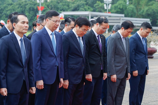 Đoàn đại biểu Văn phòng Chính phủ vào Lăng viếng Chủ tịch Hồ Chí Minh- Ảnh 2. Đoàn đại biểu Văn phòng Chính phủ vào Lăng viếng Chủ tịch Hồ Chí Minh- Ảnh 2.
