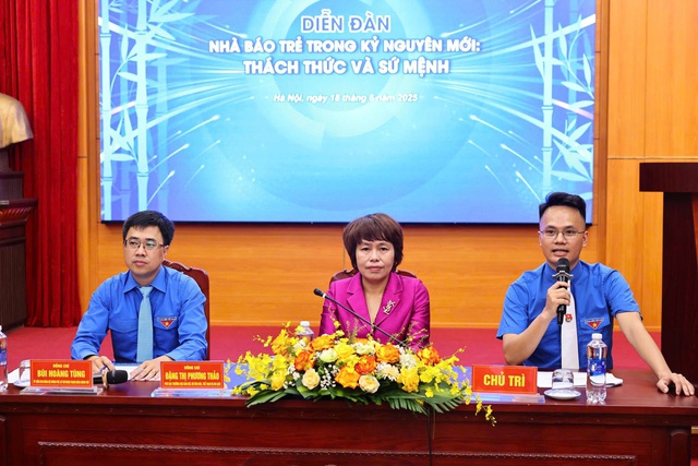 Nhà báo trẻ tiêu biểu thuộc Đoàn Thanh niên Chính phủ báo công dâng Bác- Ảnh 3. Nhà báo trẻ tiêu biểu thuộc Đoàn Thanh niên Chính phủ báo công dâng Bác- Ảnh 3.