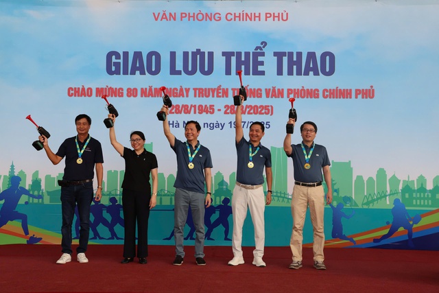 Giao lưu thể thao chào mừng 80 năm Ngày truyền thống Văn phòng Chính phủ- Ảnh 3. Giao lưu thể thao chào mừng 80 năm Ngày truyền thống Văn phòng Chính phủ- Ảnh 3.