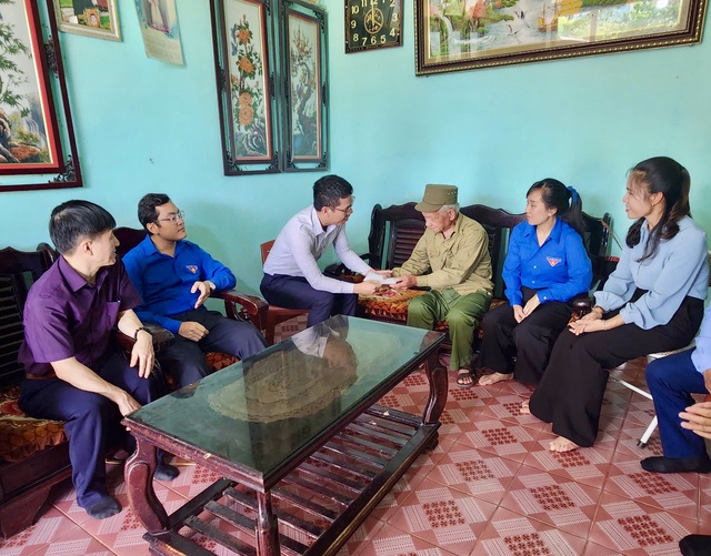 Thanh niên Văn phòng Chính phủ tri ân ‘về nguồn’ với nhiều hoạt động ý nghĩa- Ảnh 3. Thanh niên Văn phòng Chính phủ tri ân ‘về nguồn’ với nhiều hoạt động ý nghĩa- Ảnh 3.