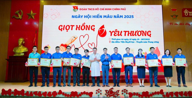Khai mạc ngày hội hiến máu "Giọt hồng yêu thương" năm 2025- Ảnh 1. Khai mạc ngày hội hiến máu "Giọt hồng yêu thương" năm 2025- Ảnh 1.