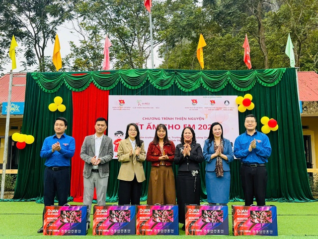 'Tết ấm cho em' lan tỏa tinh thần sẻ chia, chăm lo thiếu nhi- Ảnh 1.