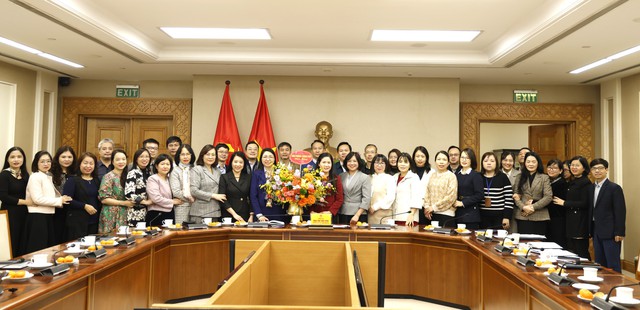 VPCP chúc mừng 80 năm Ngày truyền thống ngành Lưu trữ Việt Nam- Ảnh 2. VPCP chúc mừng 80 năm Ngày truyền thống ngành Lưu trữ Việt Nam- Ảnh 2.