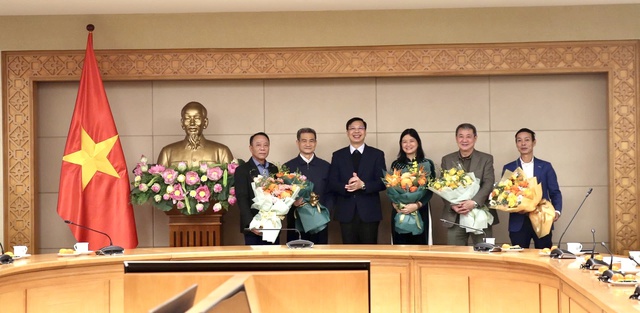 VPCP trao sổ hưu cho các cán bộ nghỉ theo chế độ- Ảnh 2.