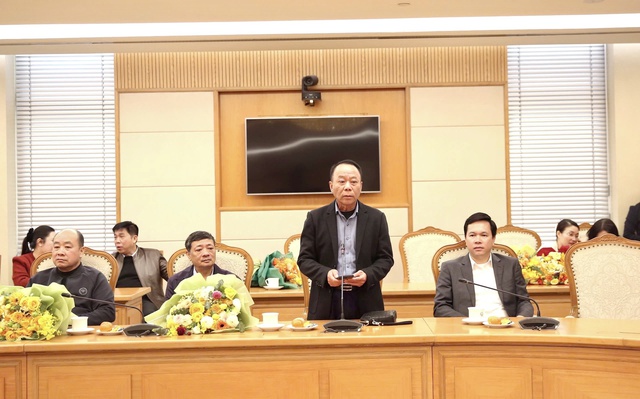 VPCP trao sổ hưu cho các cán bộ nghỉ theo chế độ- Ảnh 4.