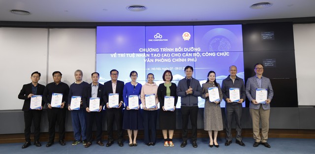 Bế giảng khóa bồi dưỡng Trí tuệ nhân tạo (AI) cho cán bộ, công chức Văn phòng Chính phủ- Ảnh 2.