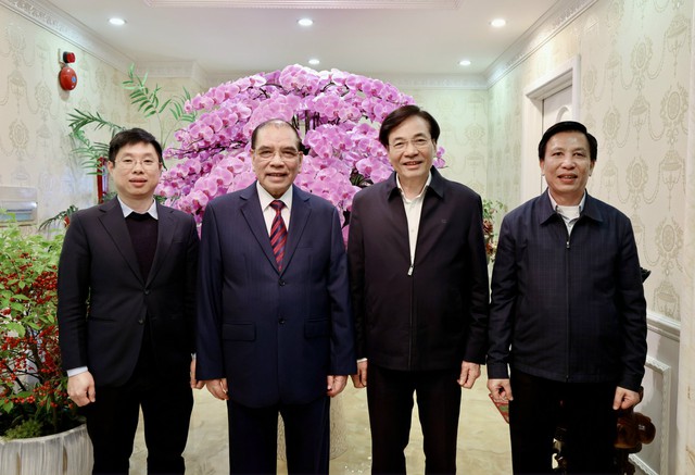 Bộ trưởng, Chủ nhiệm VPCP thăm, chúc Tết các đồng chí nguyên lãnh đạo Đảng, Nhà nước- Ảnh 1. Bộ trưởng, Chủ nhiệm VPCP thăm, chúc Tết các đồng chí nguyên lãnh đạo Đảng, Nhà nước- Ảnh 1.