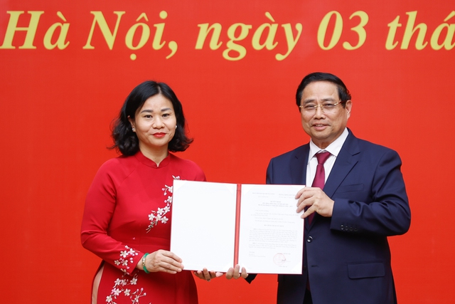 Thủ tướng trao quyết định bổ nhiệm đồng chí Đặng Xuân Phong giữ chức Phó Chủ nhiệm Thường trực VPCP- Ảnh 1.