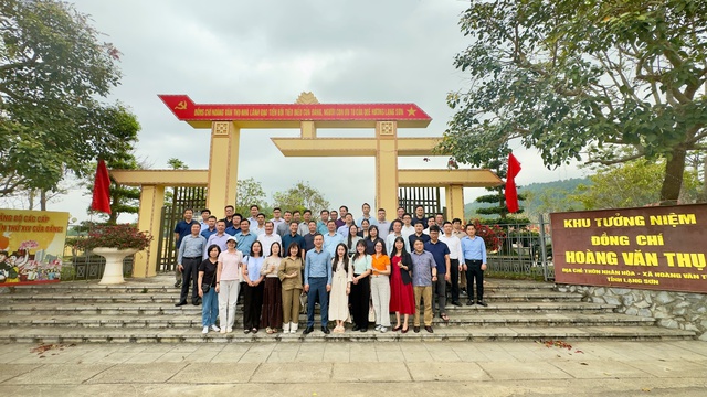 Về nguồn tại xứ Lạng: Hành trình tiếp lửa truyền thống, thực hiện Nghị quyết Đại hội XIV của Đảng- Ảnh 1. Về nguồn tại xứ Lạng: Hành trình tiếp lửa truyền thống, thực hiện Nghị quyết Đại hội XIV của Đảng- Ảnh 1.