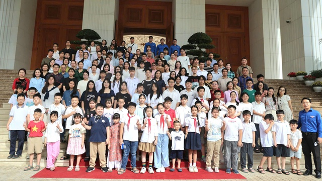 Tuyên dương con cán bộ VPCP đạt thành tích xuất sắc năm học 2025 - 2026- Ảnh 13. Tuyên dương con cán bộ VPCP đạt thành tích xuất sắc năm học 2025 - 2026- Ảnh 13.