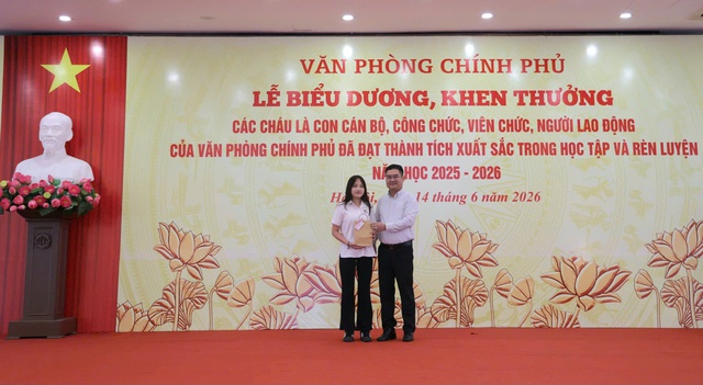 Tuyên dương con cán bộ VPCP đạt thành tích xuất sắc năm học 2025 - 2026- Ảnh 6. Tuyên dương con cán bộ VPCP đạt thành tích xuất sắc năm học 2025 - 2026- Ảnh 6.