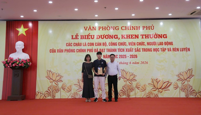 Tuyên dương con cán bộ VPCP đạt thành tích xuất sắc năm học 2025 - 2026- Ảnh 5. Tuyên dương con cán bộ VPCP đạt thành tích xuất sắc năm học 2025 - 2026- Ảnh 5.