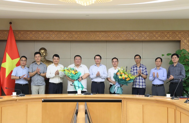 Trao quyết định bổ nhiệm Cục trưởng, Phó Cục trưởng Cục Chuyển đổi số- Ảnh 3.