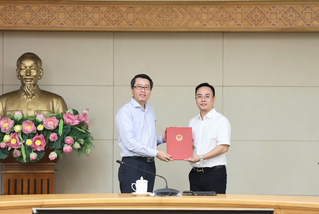 Trao quyết định bổ nhiệm Cục trưởng, Phó Cục trưởng Cục Chuyển đổi số- Ảnh 2.