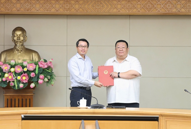Trao quyết định bổ nhiệm Cục trưởng, Phó Cục trưởng Cục Chuyển đổi số- Ảnh 1.