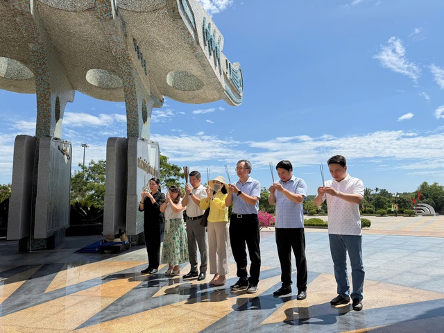 Giáo dục truyền thống cách mạng và lòng yêu nước từ tấm gương Mẹ Việt Nam Anh hùng- Ảnh 1. Giáo dục truyền thống cách mạng và lòng yêu nước từ tấm gương Mẹ Việt Nam Anh hùng- Ảnh 1.