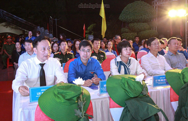 Thắp lửa tri ân - Tuổi trẻ Chính phủ viết tiếp đạo lý ‘Uống nước nhớ nguồn’- Ảnh 5.