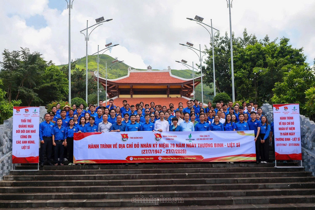 Thắp lửa tri ân - Tuổi trẻ Chính phủ viết tiếp đạo lý ‘Uống nước nhớ nguồn’- Ảnh 6.