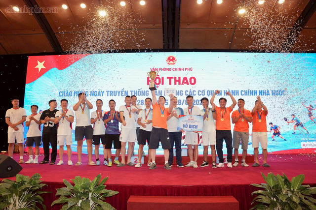 Vinh danh 8 tập thể, 82 cá nhân xuất sắc tại Hội thao VPCP- Ảnh 2.