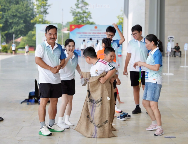 Hội thao giao lưu: Gắn kết cán bộ, công chức qua những trận đấu sôi nổi- Ảnh 4.