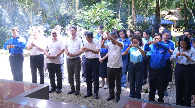 Ấm áp biên cương, tiếp sức học sinh vùng biên- Ảnh 1.