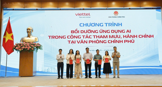 Bế mạc lớp bồi dưỡng ứng dụng AI trong công tác hành chính, tham mưu tại VPCP- Ảnh 4.