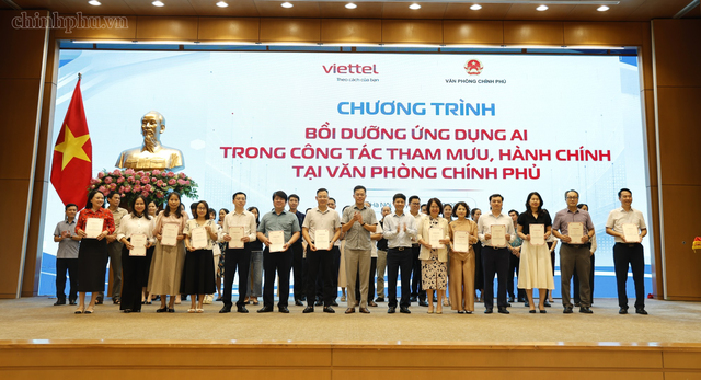 Bế mạc lớp bồi dưỡng ứng dụng AI trong công tác hành chính, tham mưu tại VPCP- Ảnh 5.