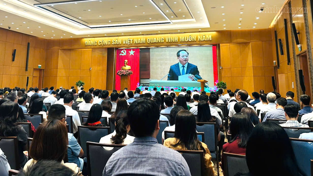 Văn phòng Chính phủ quán triệt, triển khai thực hiện một số Nghị quyết, Chỉ thị của Bộ Chính trị- Ảnh 4.