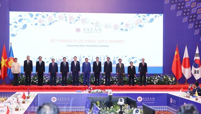 越南政府总理：东盟加三应率先坚持多边主义、贸易自由化 - Ảnh 2.