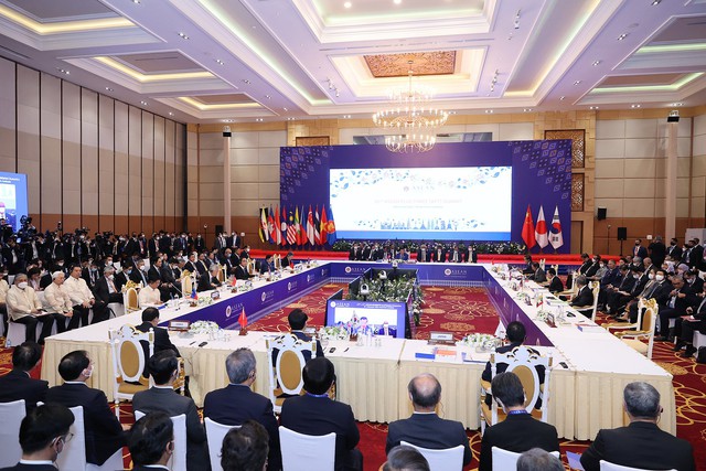 越南政府总理：东盟加三应率先坚持多边主义、贸易自由化 - Ảnh 3.