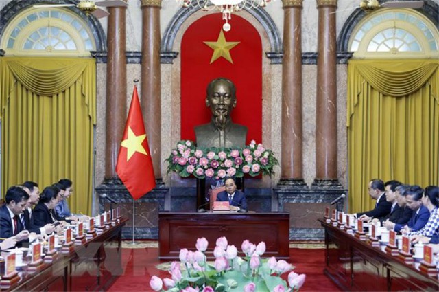 越南国家主席阮春福会见老挝国家主席办公厅主任、部长 - Ảnh 1.