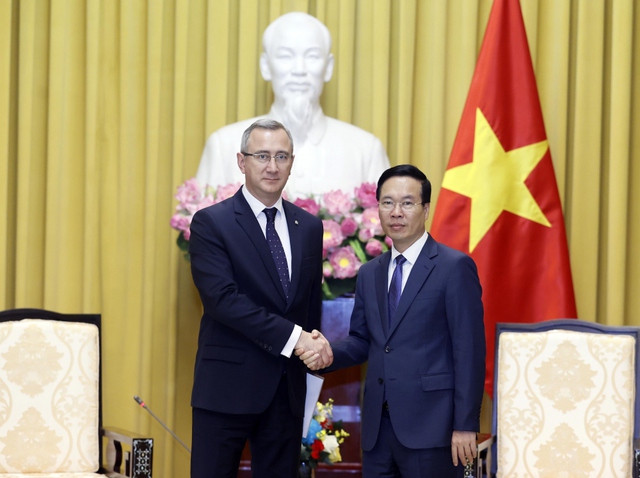 越南国家主席武文赏会见俄罗斯卡卢加州州长- Ảnh 1.