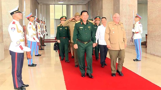 越南国防部副部长武明良访问古巴- Ảnh 1.
