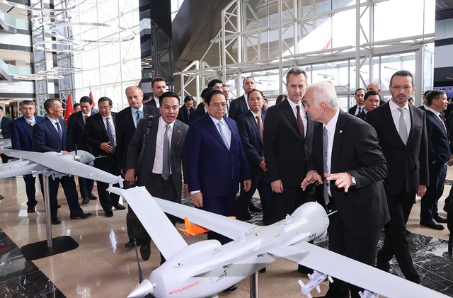 政府总理范明正到访土耳其航空航天工业公司- Ảnh 2.