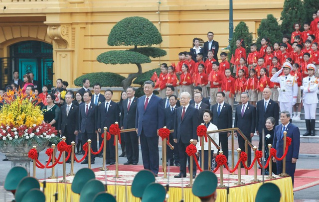 越共中央总书记阮富仲主持隆重仪式 欢迎中共中央总书记，国家主席习近平访越- Ảnh 1.