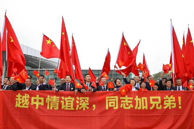 越南政府总理范明正前往机场迎接中共中央总书记，国家主席习近平- Ảnh 6.