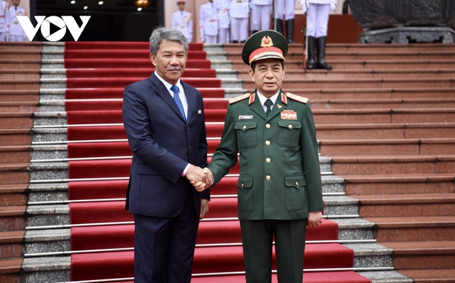 越南国防部部长潘文江同马来西亚国防部长举行会谈- Ảnh 1.