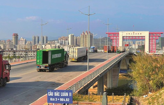 芒街 – 东兴国际口岸成为中国广西进口粮食的门户 - Ảnh 1.