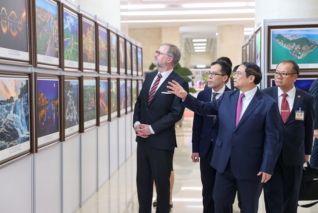 范明正总理主持仪式迎接捷克总理 - Ảnh 7.