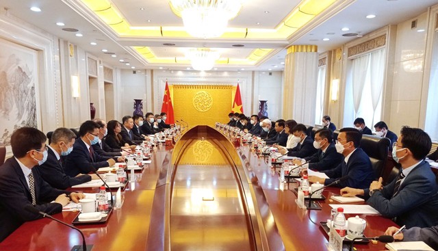 越南交通运输部部长阮文胜访问中国 - Ảnh 1.