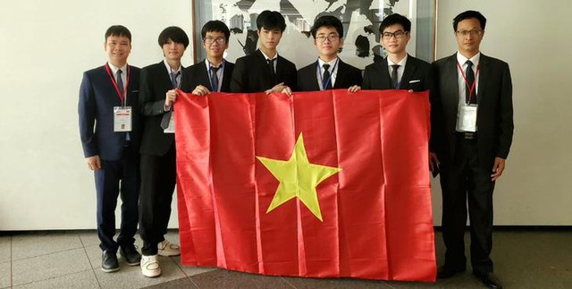 越南参加2023年国际物理奥林匹克竞赛的五名学生全部获奖 - Ảnh 1.