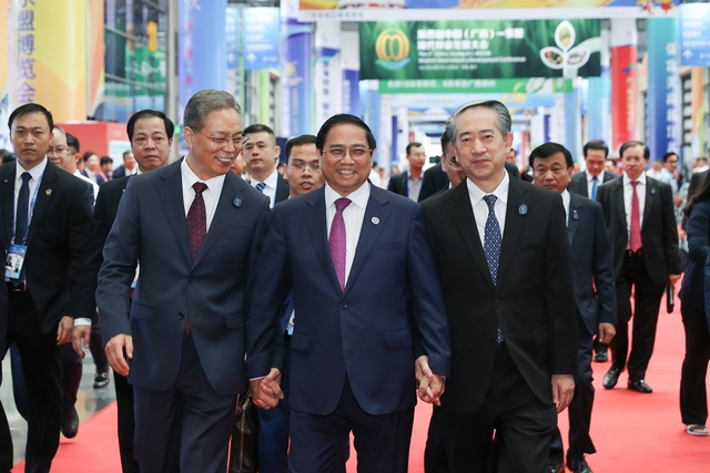 范明正总理：希望越南成为东盟与中国货物中转中心 - Ảnh 4.