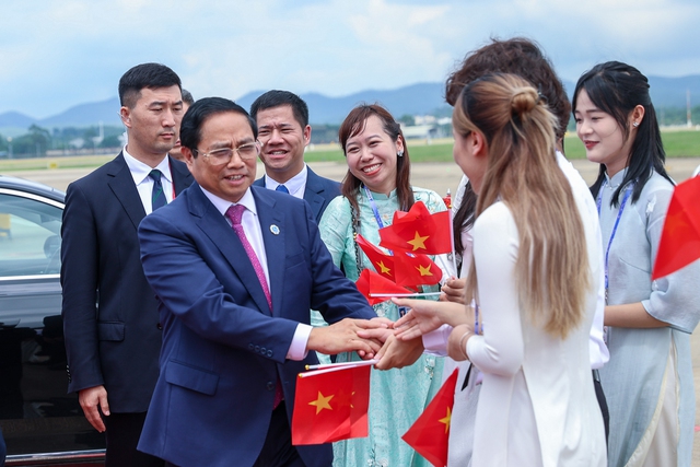 范明正总理：希望越南成为东盟与中国货物中转中心 - Ảnh 8.